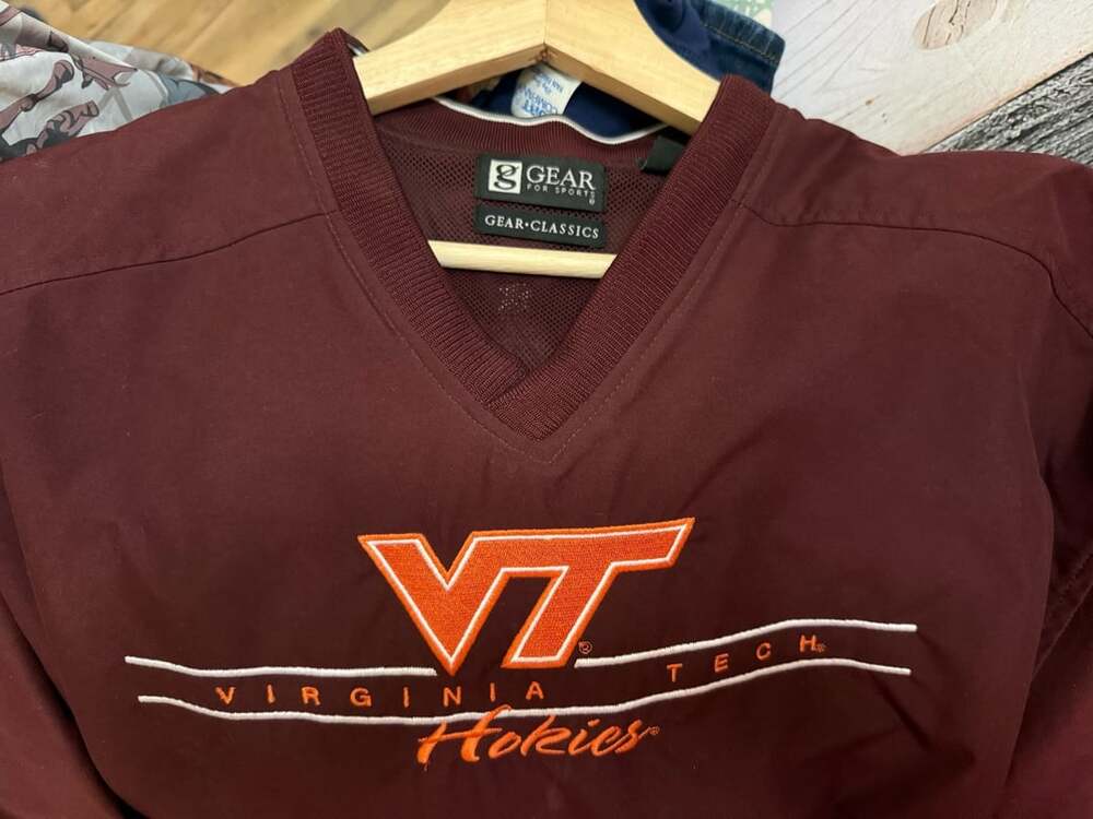 Gear For Sports Virginia Tech Hokies Windbreaker XL Maroon V-Neck Jacket